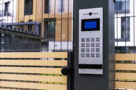 An intercom is an independent intercom device that is placed on the doors of homes, companies, or villas. It is also one of the forms of communication and communication systems between people.